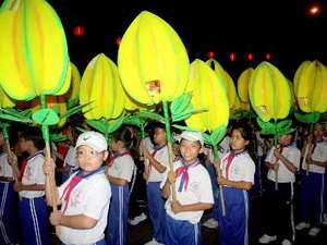 Lễ hội rước đèn Trung Thu tại thành phố Phan Thiết.
